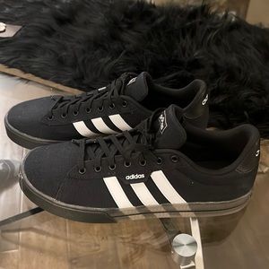 NWOT adidas daily 3.0 skate shoe